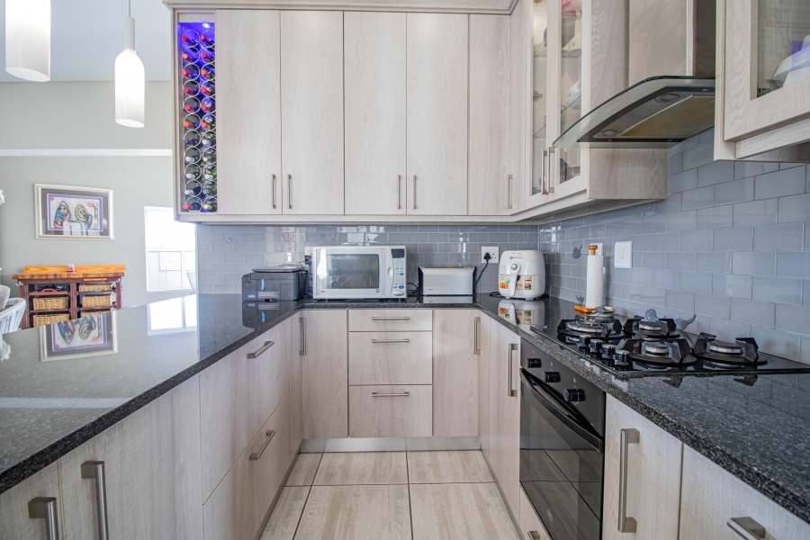 3 Bedroom Property for Sale in Pearl Bay Western Cape